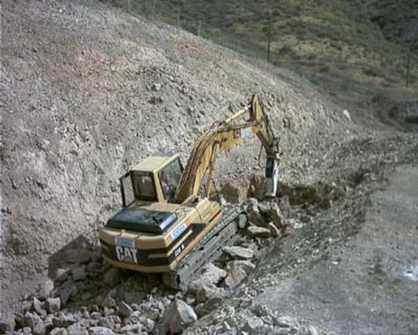 Excavadora 320 con Martillo Hidraulico